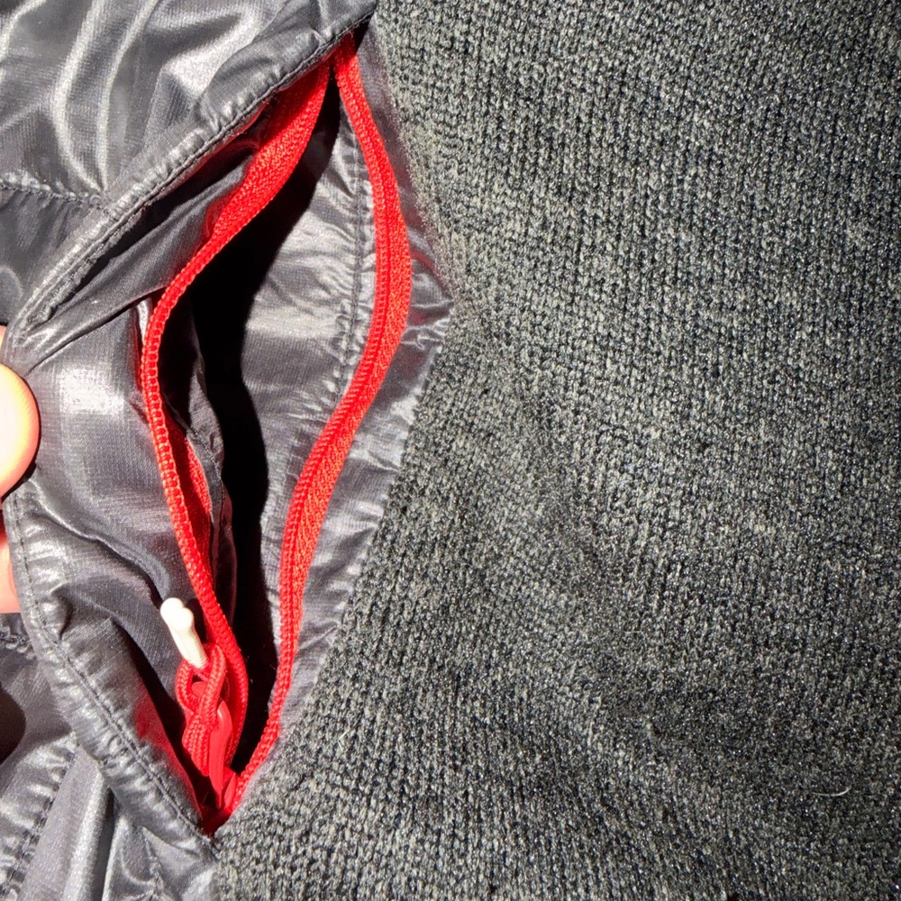 Cotopaxi Women’s Medium Quilted Black Zip Hoodie with Red Accent - Picture 3 of 8